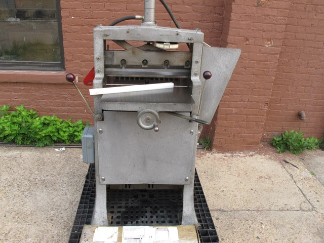 Challenge  Paper Cutter  19"    1 extrax  knife