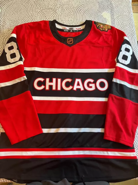 NHL on X: #ReverseRetro szn for the @nhlblackhawks has arrived. 👀 Chicago's  Reverse Retro 2022 jersey features a literal interpretation of Reverse  Retro: reversed placement of black and red colors from the
