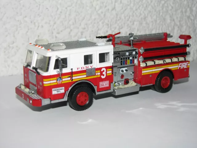 Code 3 FDNY Engine 3 Feuerwehr New York F.D.N.Y  schönes Modell