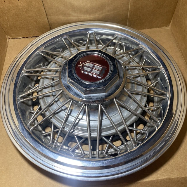 Ford Crown Victoria / Mercury Grand Marquis  15" Wire Hubcap (b)