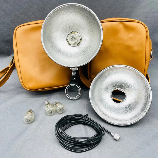 Rollei F&H Rolleiflash 1 for TLR Cameras + 2 Reflectors, Cases, Ext Cord  Bundle