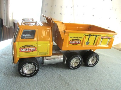 Vintage Ertl Pressed Steel Dump Master Hyralic Dump