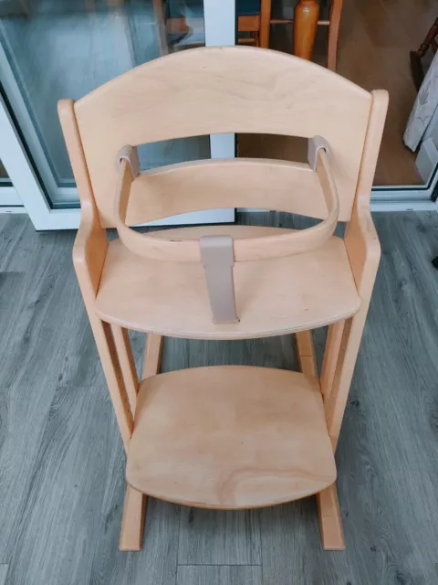 childs wooden high chair Compact