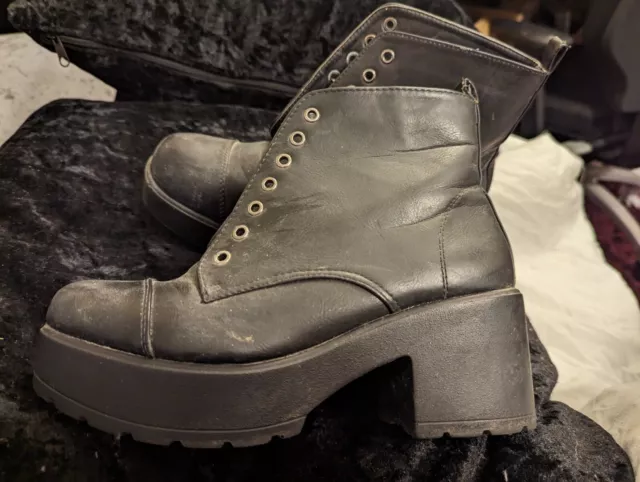 Chunky black deals boots 90s