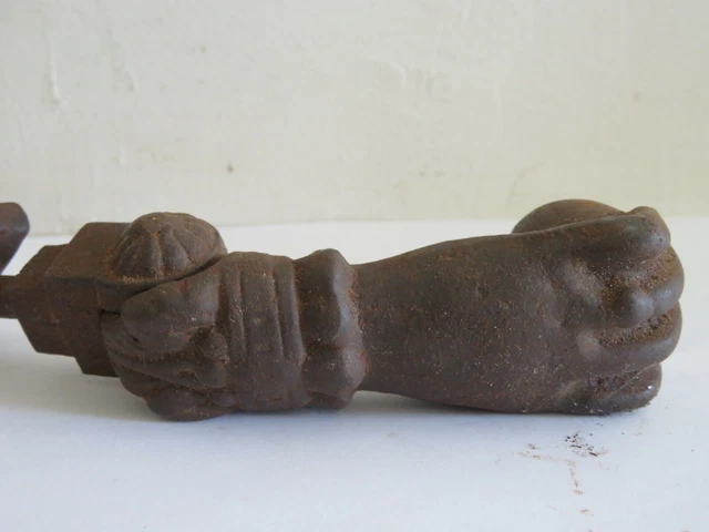 HEURTOIR DE PORTE XIXe FONTE MAIN AVEC BAGUE ET BOULE MARTEAU DE PORTE 2