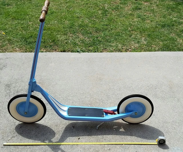 VINTAGE STEELCRAFT TOY pressed steel large scooter made in USA antique