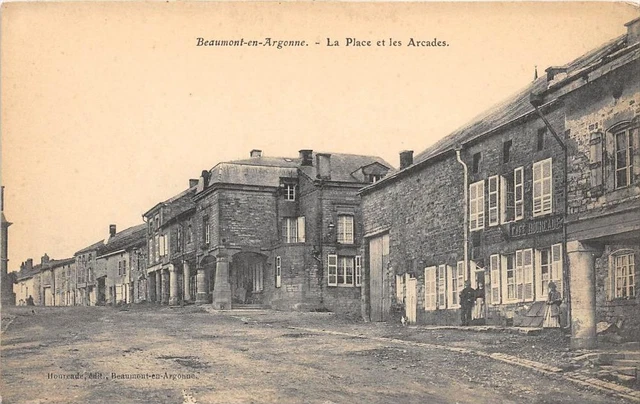 Cpa 08 Beaumont In Argonne La Place Et Les Arcades