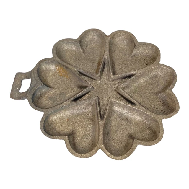CAST IRON MOLD Heart And Star Pan Taiwan Country Kitchen Rustic Farm 6”
