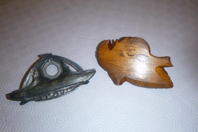 LOT DE 2 anciens plateaux, assiettes laiton repoussé, sculpté, portraits nobles EUR 50,00