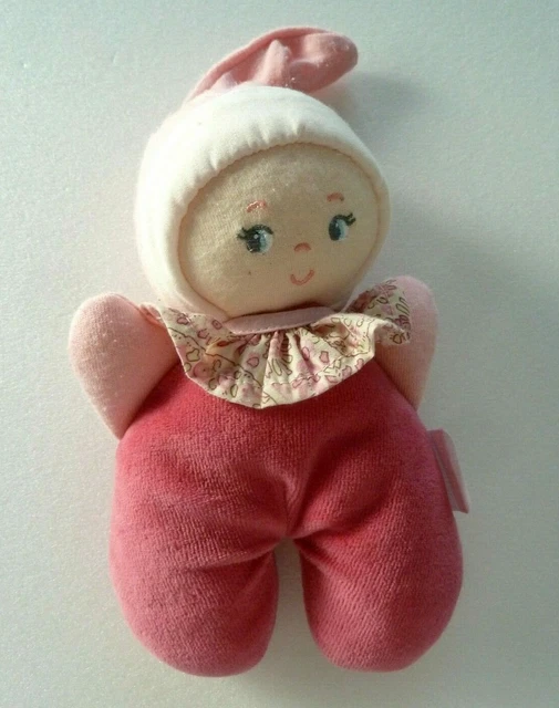 G8. DOUDOU POUPEE FILLE COROLLE ROSE BONNET COL FLEUR HOCHET GRELOT 17cm TBE