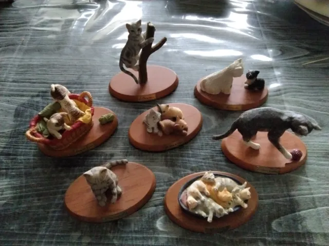 Figurines Chat Sur Socle Bois