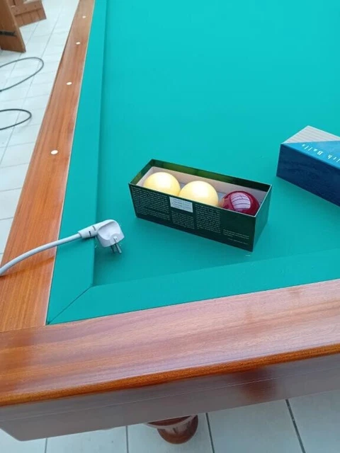 Billard Français D'occasion Avec 3 Boules Et Queues - Marque Générique