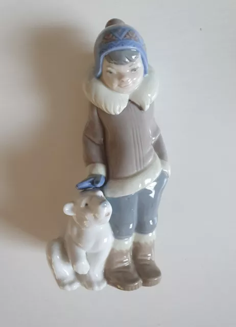 Lladro Fine Porcelain Figurine 5238 'Eskimo Boy With Pet'