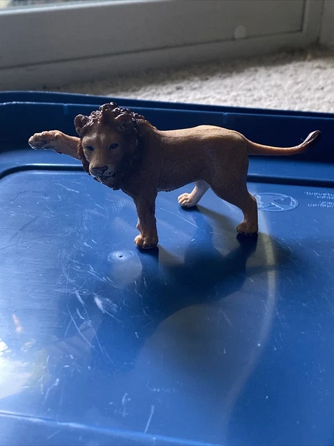 Schleich YOUNG MALE LION Swiping Paw Adult Animal Figure 2007 Retired 14374