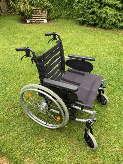 SUNRISE MEDICAL Breezy RubiX2 Folding Wheel Chair - Model SW56 - Great Condition