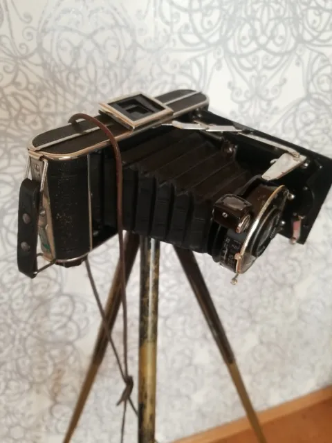 Antik Kamera mit Dreibein Teleskop Stativ Fototasche