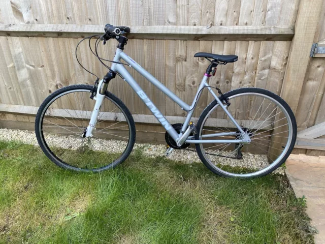 CROSS MILLY CLASSIC Traditional Woman s Ladies Hybrid Bike 145.00