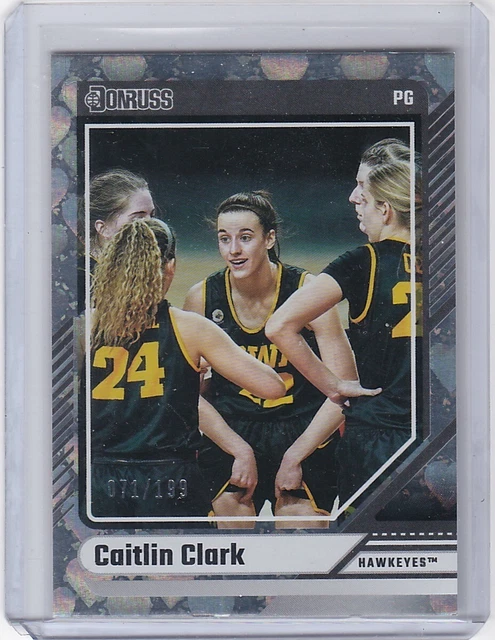 CAITLIN CLARK 2024 Panini Caitlin Clark Collezione Floating Hearts Card