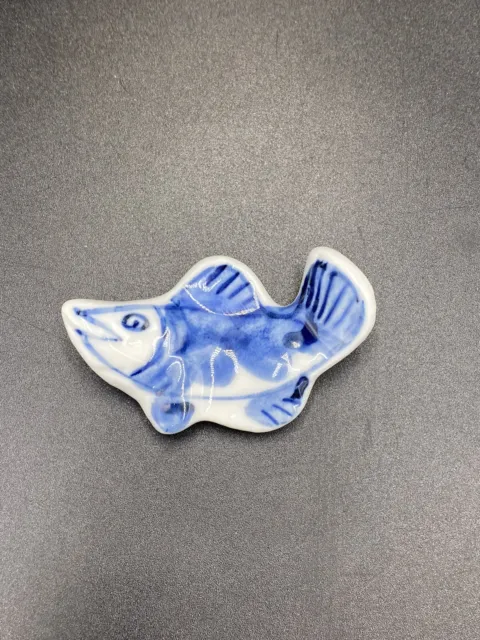 https://www.picclickimg.com/hZAAAOSw0g1jVGZh/Blue-White-Ceramic-Koi-Fish-2-Chopstick.webp