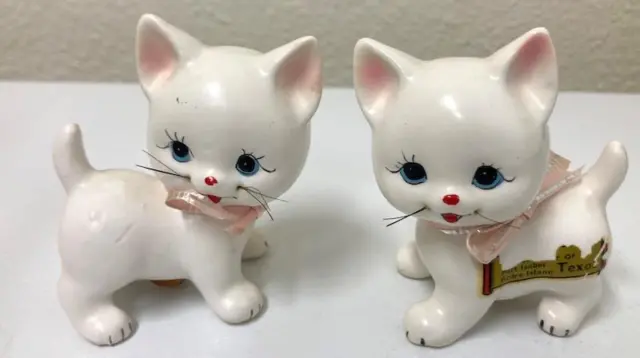 Vintage Kitsch White Porcelain Kitty Cat Kitten Figural Salt & Pepper  Shakers