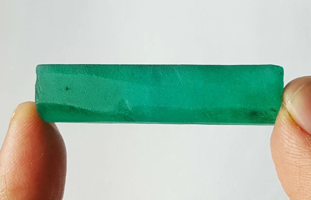 Pierre Brute Taaffeite Multicolore 20 Carats – Certifiée GGL – Cadeau Inclus