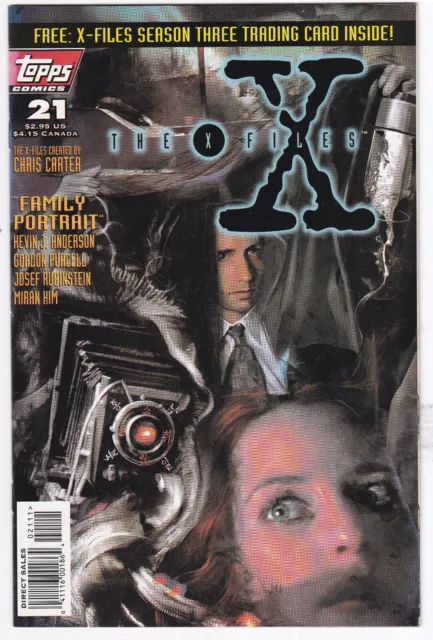 The X-Files #21:  TOPPS Comics (1996)  VF+  8.5  (Trading Card insert included)