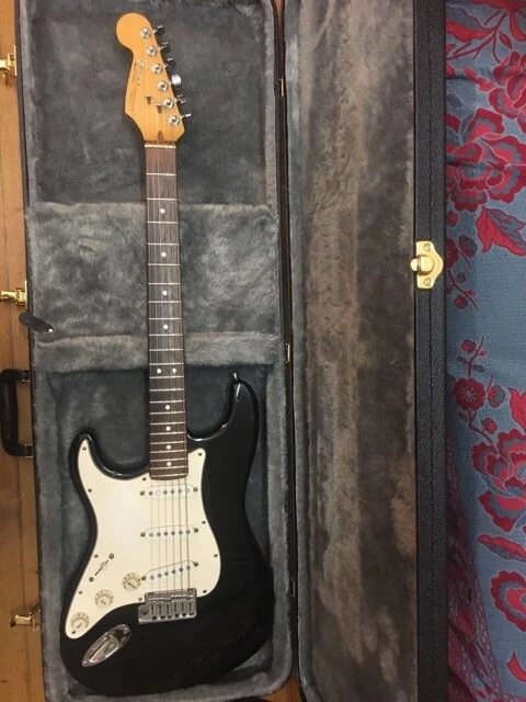 guitare FENDER  Stratocaster Gaucher