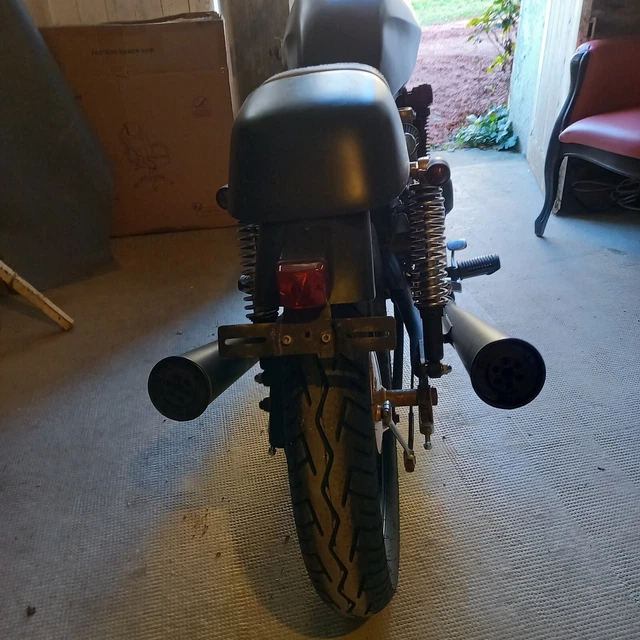 Suzuki Gsx400 F . 4 Cyl . 1984 . Cafe Racer. Etat Neuf . Mod .Unique. 62000 Kms 4