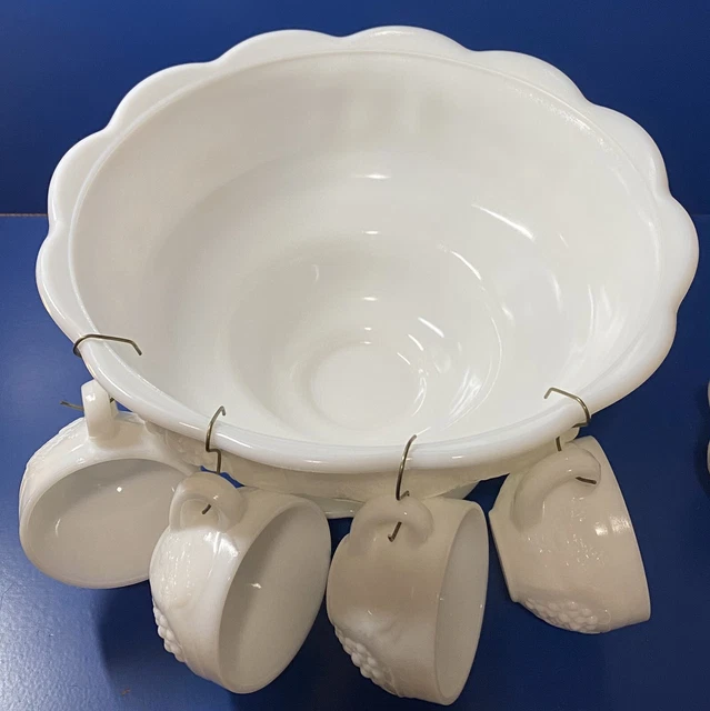 Juego de tazones perforadores de vidrio de leche vintage de 12"" hoja de uva 10 tazas