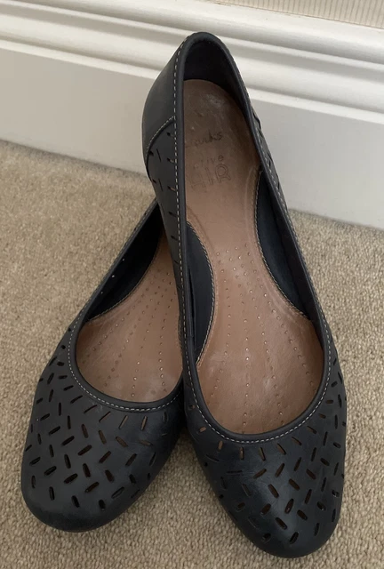 Clarks henderson silk discount cut out pumps