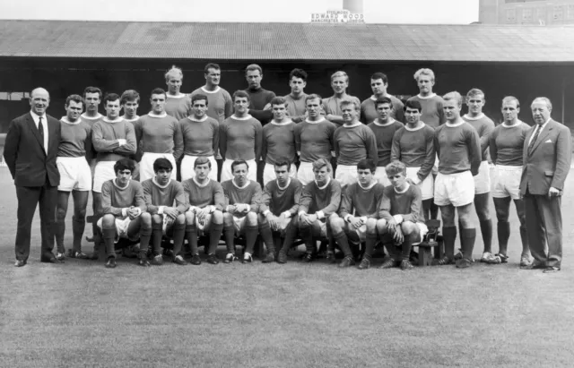 Man Utd Football Team Photo 1962-63 Season