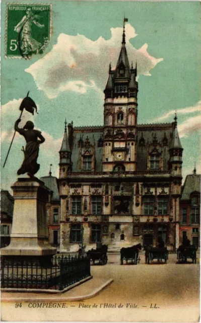 CPA COMPIEGNE - Place de l'Hotel-de-Ville (291462)