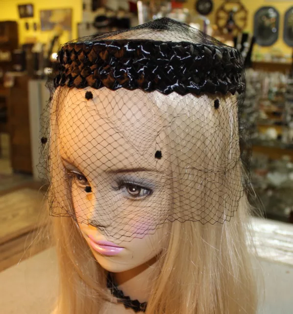 VTG 50s BLACK PILLBOX HAT EXCELLENT DOTTED  VEIL NET WHIMSEY FASCINATOR STRAW