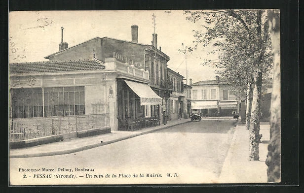 CPA Pessac, un coin de la Place de la Mairie