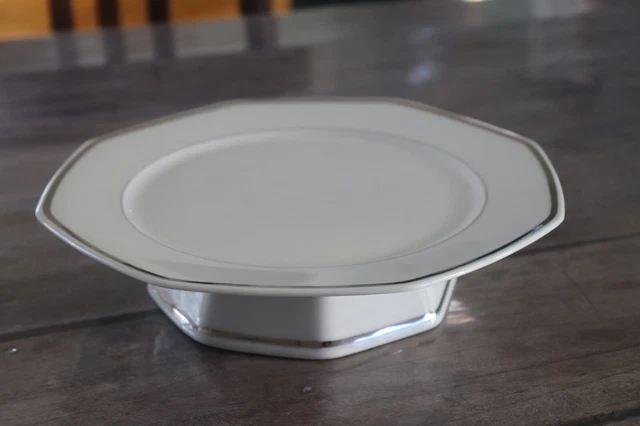 Assiette piedouche , plat à gateau , tarte ,porcelaine blanche & argenté Limoges