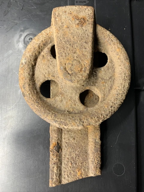 VINTAGE Rusty  BARN DOOR ROLLER PULLEY SHED DOOR ROLLER Parts Primitive