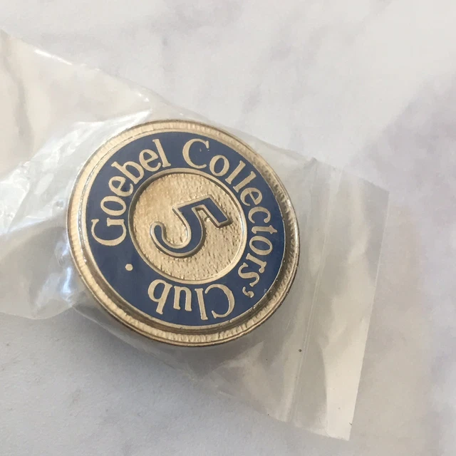 VINTAGE GOEBEL COLLECTORS Club Member Pin Collectible 5 Year Lapel Hat