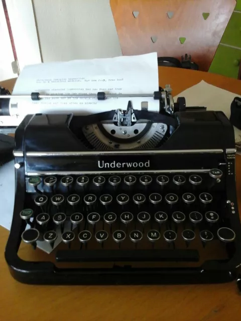 Underwood Type Master pre war Champion typewriter  Piano black carriage shift
