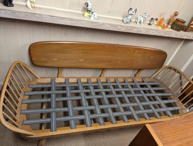 Original Ercol vintage daybed in good condition (without cushion)