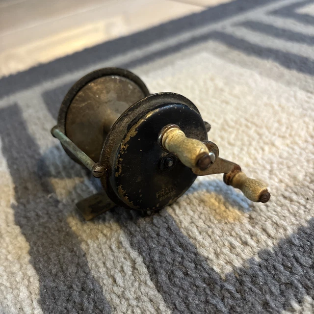 moulinet de pêche ancien de marque LE PRATIC | UK