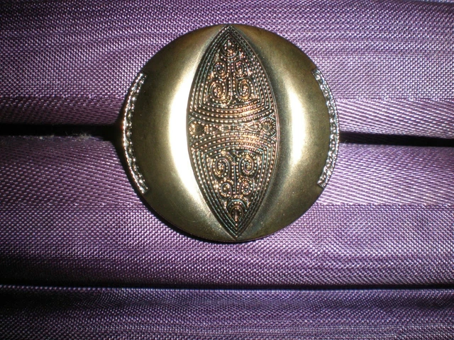 GRAND BOUTON  ART  DECO EN  VERRE LUSTRé OR ET ARGENT DIAM. 3,6 CM