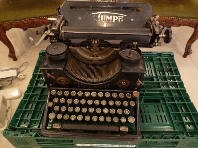 Alte Schreibmaschiene TRIUMPH