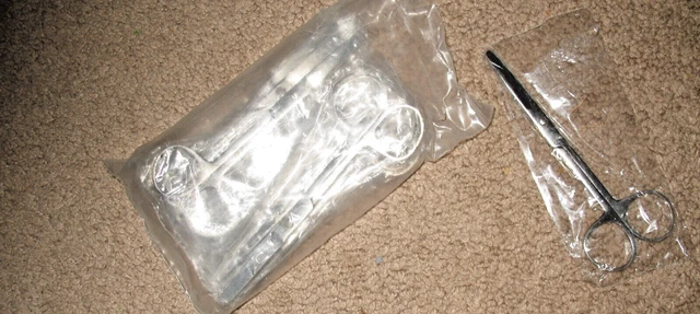 "Tijera industrial de 5", no para uso médico.  Ideal para caja de aparejos, bordados