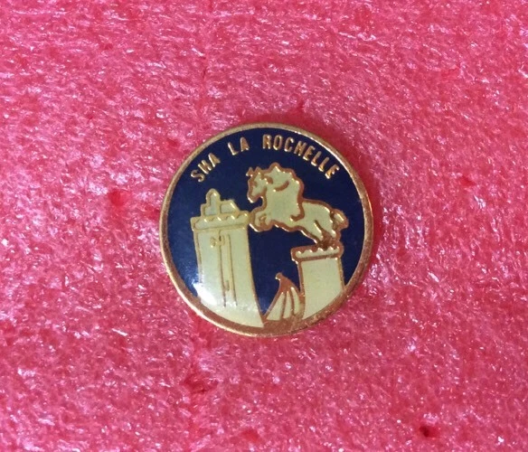 RARE PINS PIN'S .. SPORT CHEVAL HORSE HIPPISME CALECHE ATTELAGE MEZIERES 36 ~C4