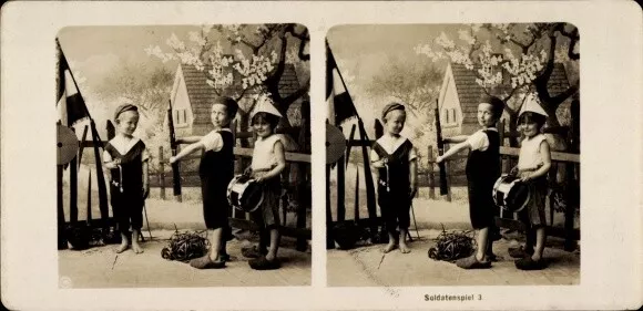 Stereo Photo Kids Playing Soldiers - 10894114