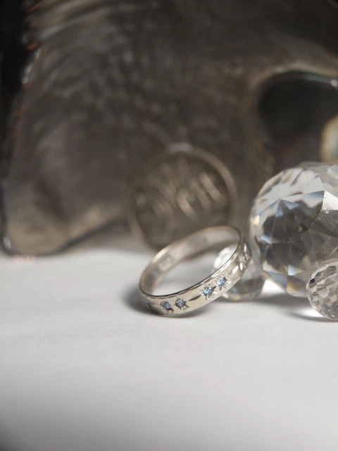 Genuine 9Ct White Gold Ladies Natural Blue Topaz Star Wedder Ring