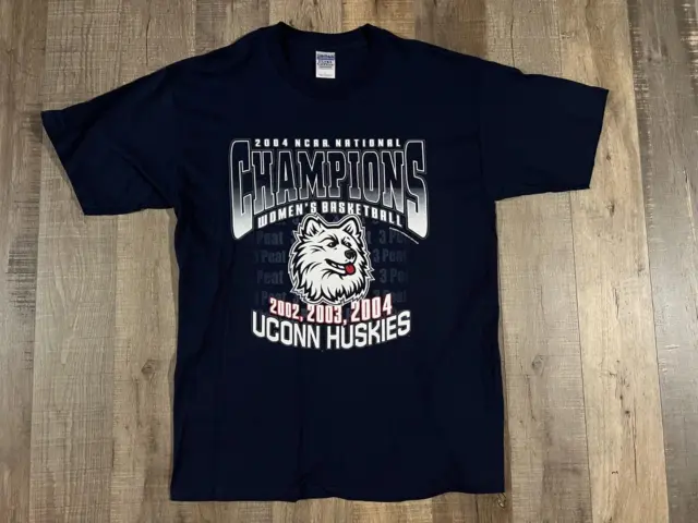 2002 2003 2004 UConn Huskies Women's National Champions Shirt SIZE LARGE