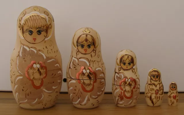 Matrjoschka, Matrioschka, Matroschka. Babuschka! 5 Puppen. HANDGEMALT! 12 cm.