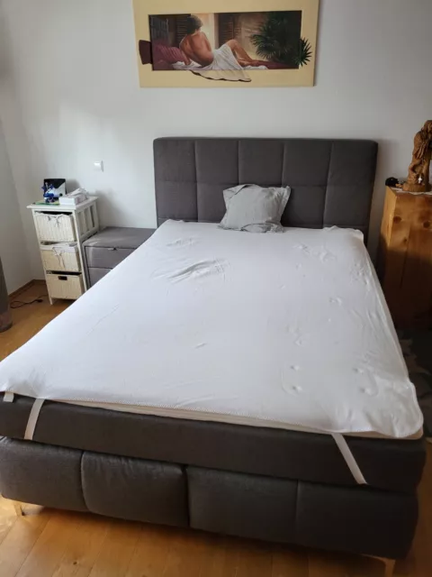 Boxspringbett 150x120x212 gebraucht mit Topper und Matratzenschutz, Nachtkonsole