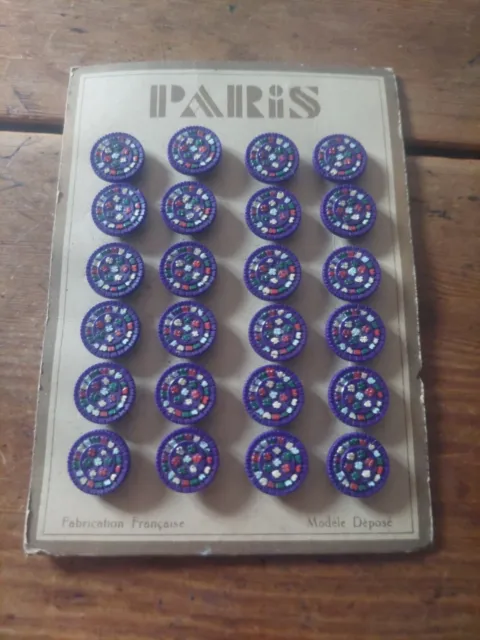 jolie plaquette de 24 boutons fantaisie anciens epoque 1930 paris nouveauté